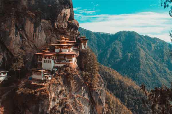 Bhutan Cultural Tour: Explore the Himalayan